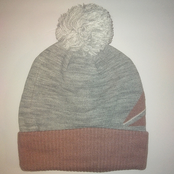 ☆NWT☆Women's REEBOK Fleece Lined Winter Beanie Hat with Pom Pom - Picture 2 of 9